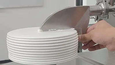 ماكينة تغطية وتزيين الكيك (محطة واحدة)
